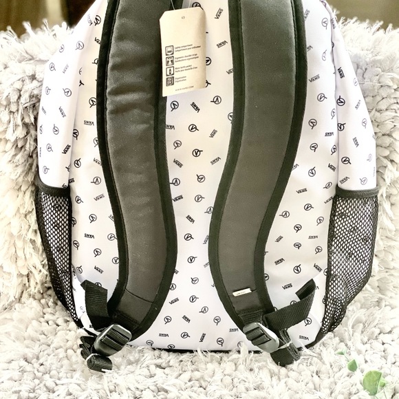 New with tag VANS ALUMNI PACK PRI BACKPACK w/logo and adjustable straps 4 pocket - Picture 13 of 14